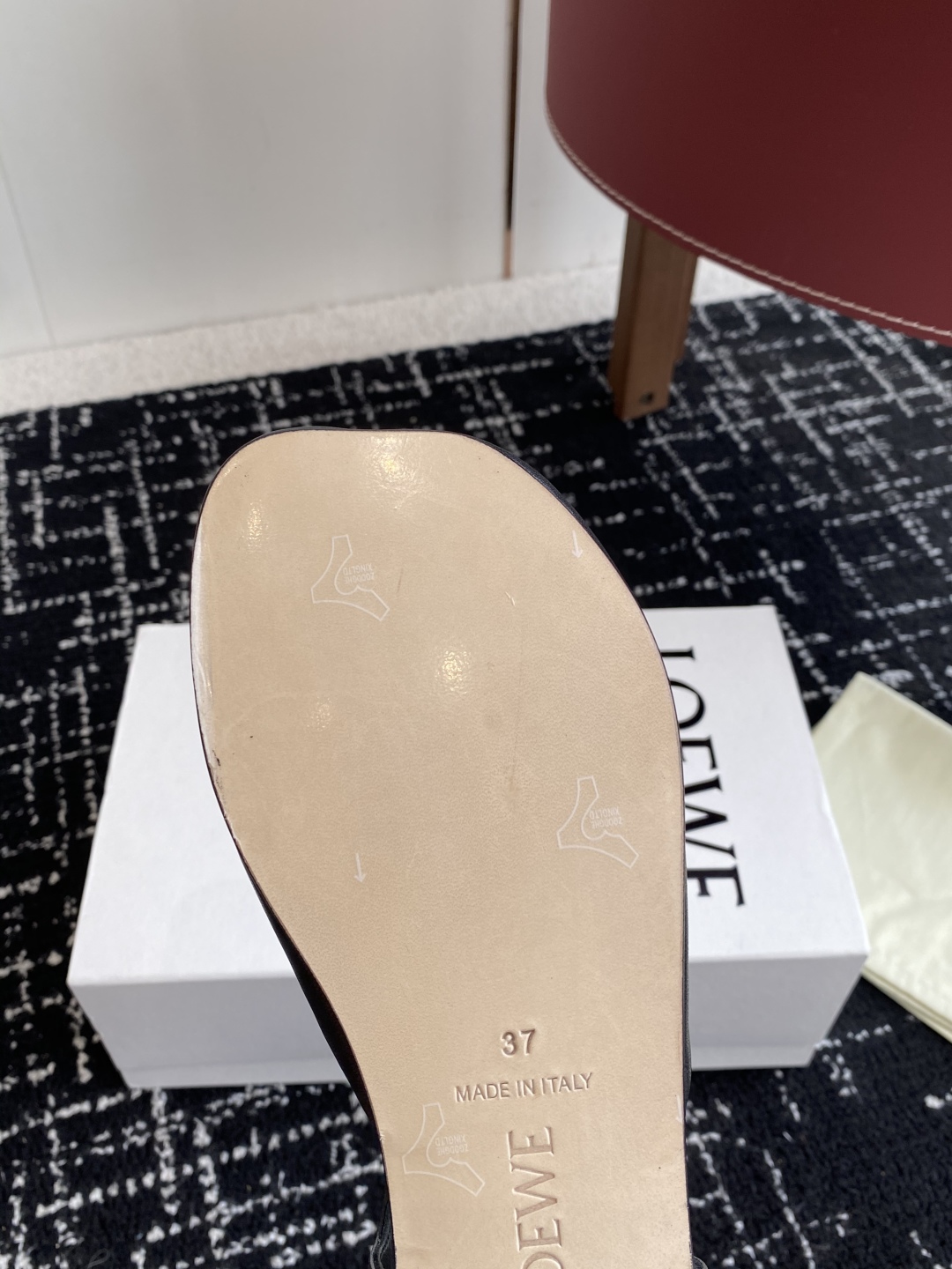 代购级
罗意威LOEWE2025春夏最新款时装凉鞋
 
 今年超火的品牌 好多明星网红时尚博主种草 喜欢