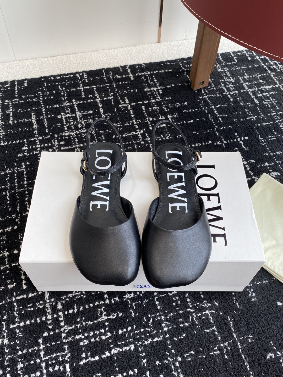 代购级
罗意威LOEWE2025春夏最新款时装凉鞋
 
 今年超火的品牌 好多明星网红时尚博主种草 喜欢