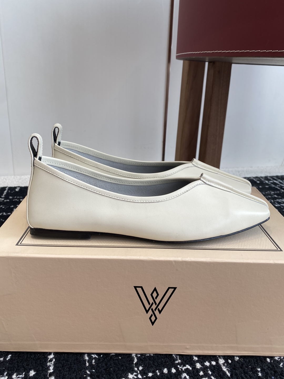 代购级
VANDA NOVAK来自意大利品牌  全网独家耗时3个月研发鞋跟独特设计酒杯重磅系列众多联手意