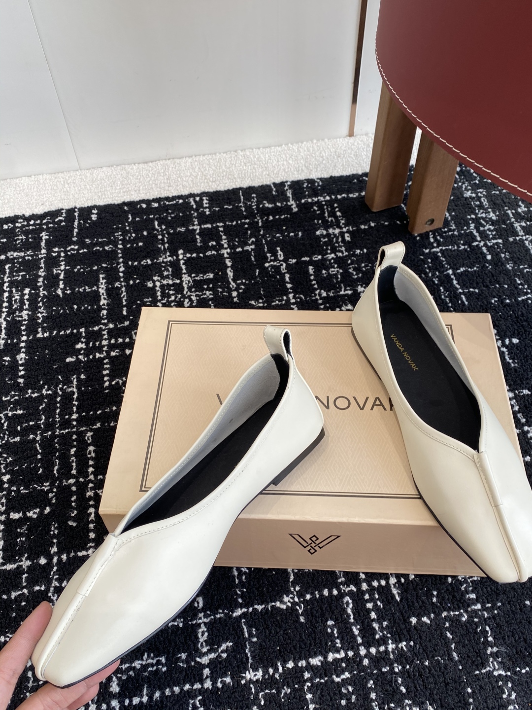 代购级
VANDA NOVAK来自意大利品牌  全网独家耗时3个月研发鞋跟独特设计酒杯重磅系列众多联手意