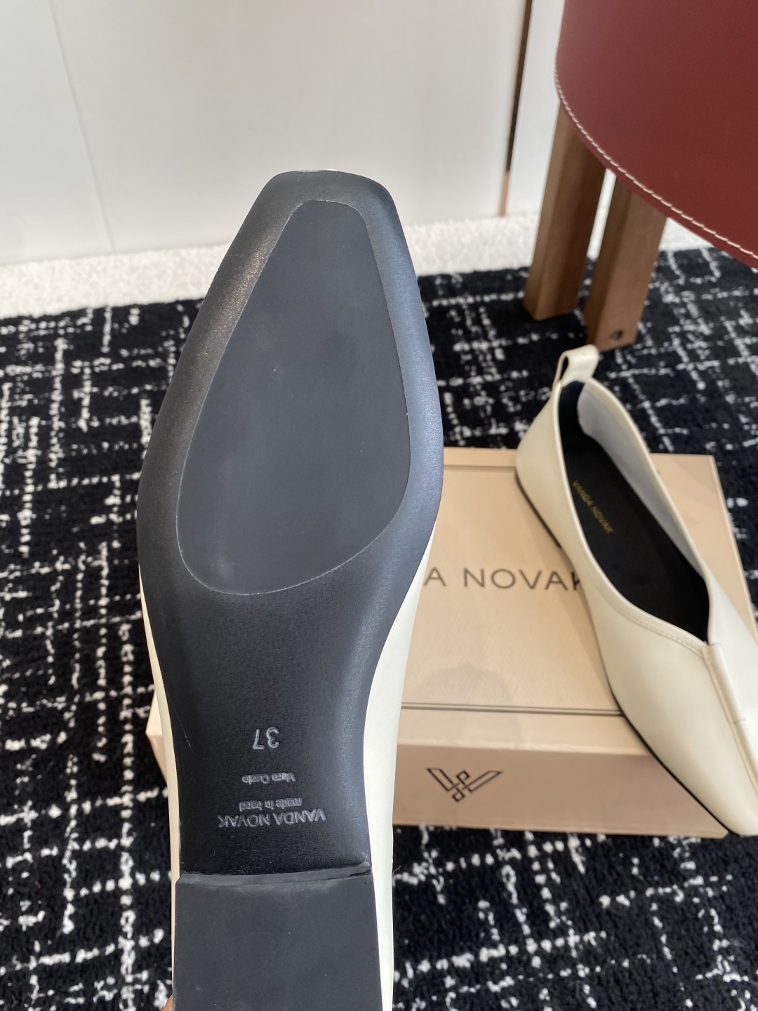 代购级
VANDA NOVAK来自意大利品牌  全网独家耗时3个月研发鞋跟独特设计酒杯重磅系列众多联手意