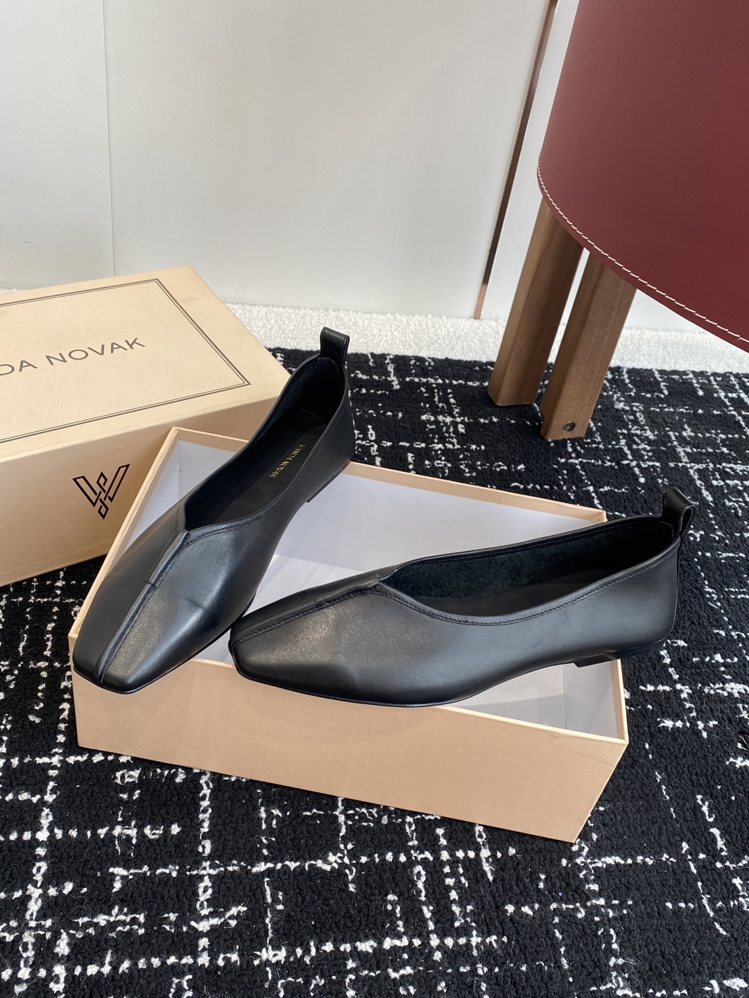 代购级
VANDA NOVAK来自意大利品牌  全网独家耗时3个月研发鞋跟独特设计酒杯重磅系列众多联手意