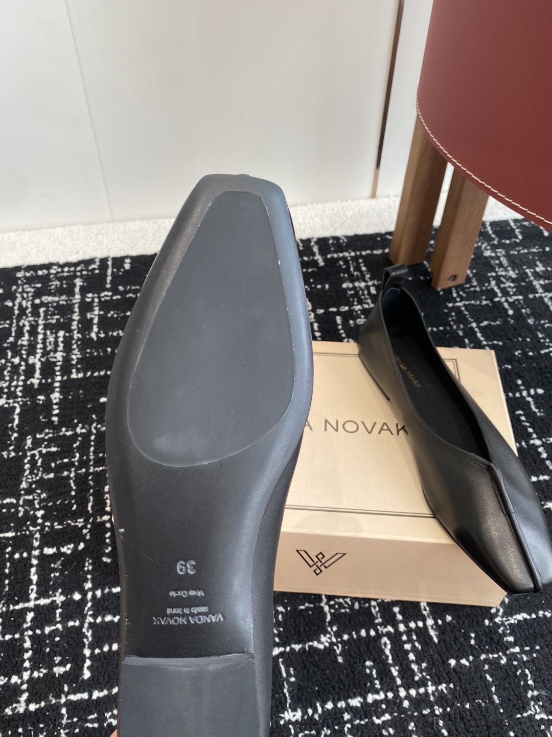 代购级
VANDA NOVAK来自意大利品牌  全网独家耗时3个月研发鞋跟独特设计酒杯重磅系列众多联手意