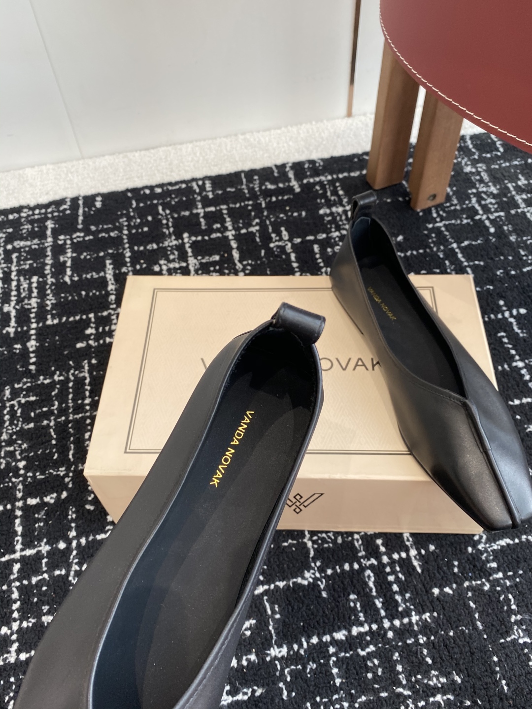 代购级
VANDA NOVAK来自意大利品牌  全网独家耗时3个月研发鞋跟独特设计酒杯重磅系列众多联手意