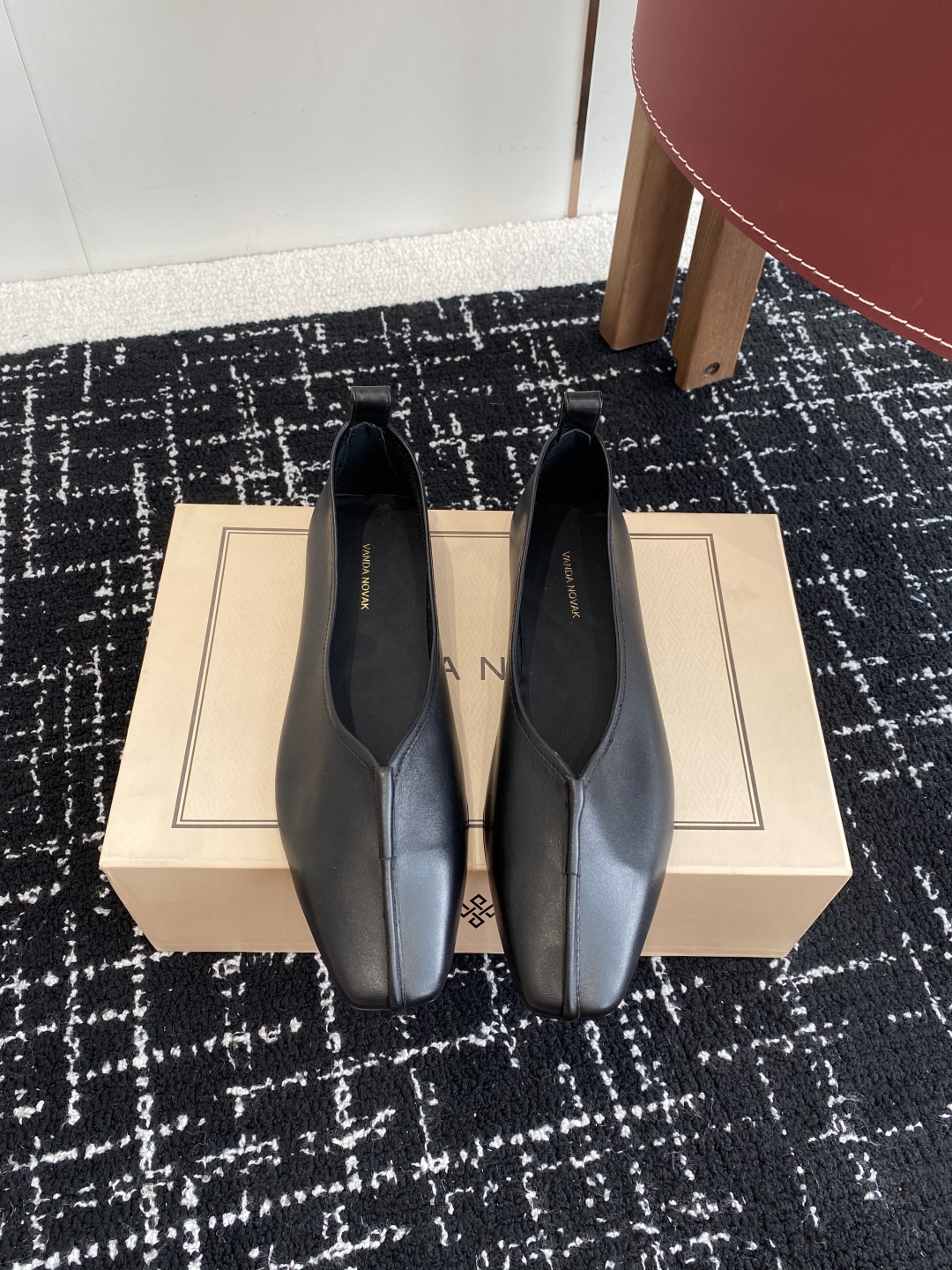 代购级
VANDA NOVAK来自意大利品牌  全网独家耗时3个月研发鞋跟独特设计酒杯重磅系列众多联手意