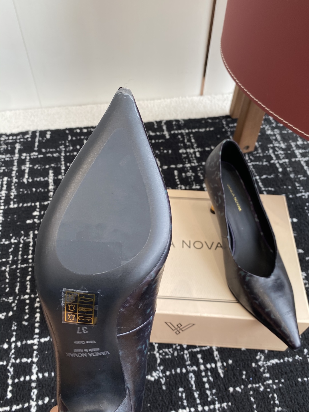 代购级
VANDA NOVAK来自意大利品牌 尖头 单鞋 全网独家耗时3个月研发鞋跟独特设计重磅系列众多