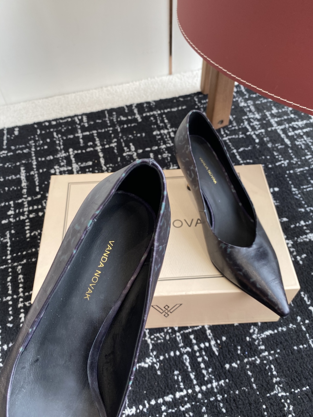 代购级
VANDA NOVAK来自意大利品牌 尖头 单鞋 全网独家耗时3个月研发鞋跟独特设计重磅系列众多