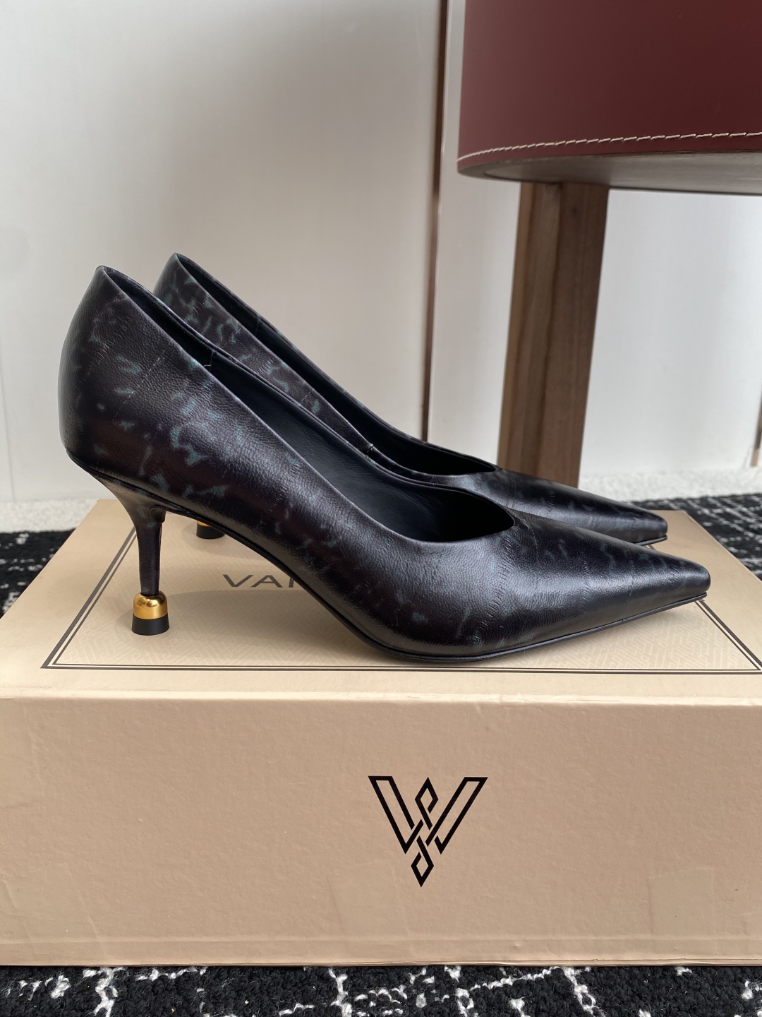 代购级
VANDA NOVAK来自意大利品牌 尖头 单鞋 全网独家耗时3个月研发鞋跟独特设计重磅系列众多