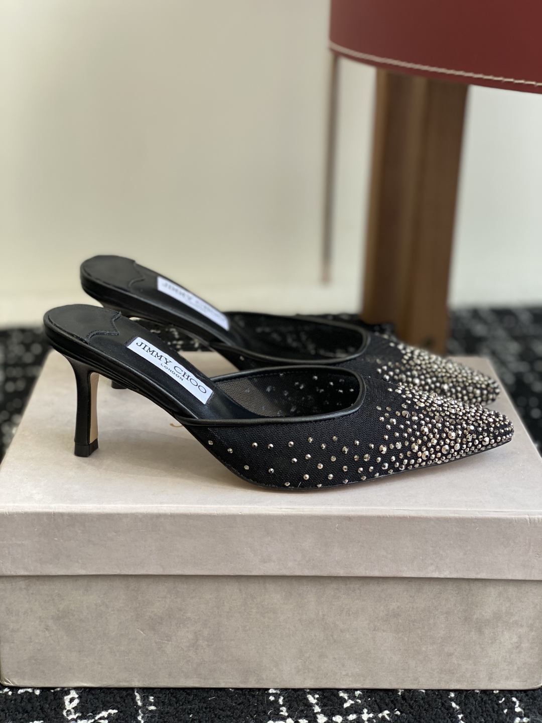 代购级
早春水晶钻扣凉鞋 拖鞋Jimmy Choo 周仰杰25春夏系列 重逢惊艳 优雅邂逅 碰撞之美 时
