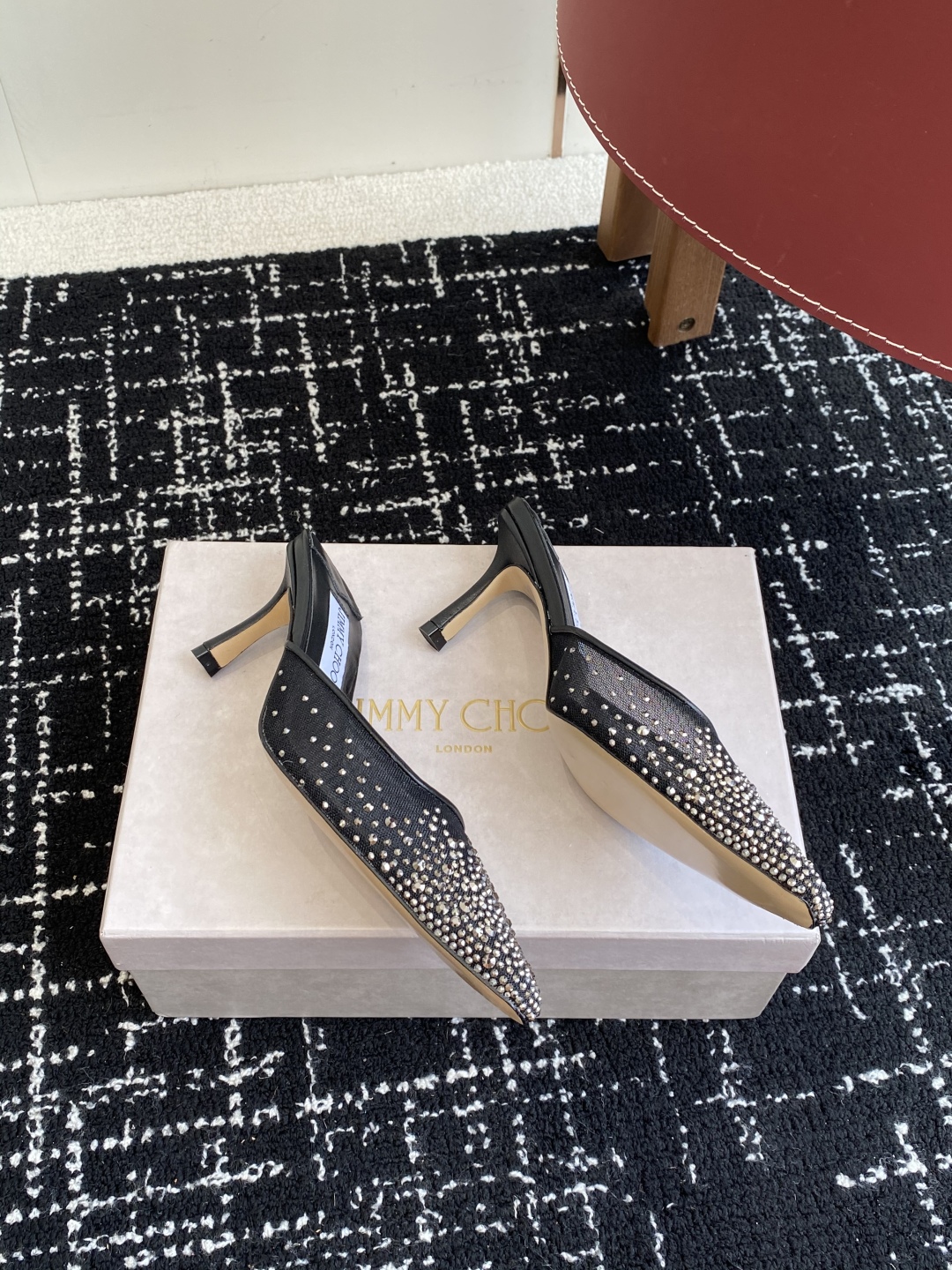 代购级
早春水晶钻扣凉鞋 拖鞋Jimmy Choo 周仰杰25春夏系列 重逢惊艳 优雅邂逅 碰撞之美 时