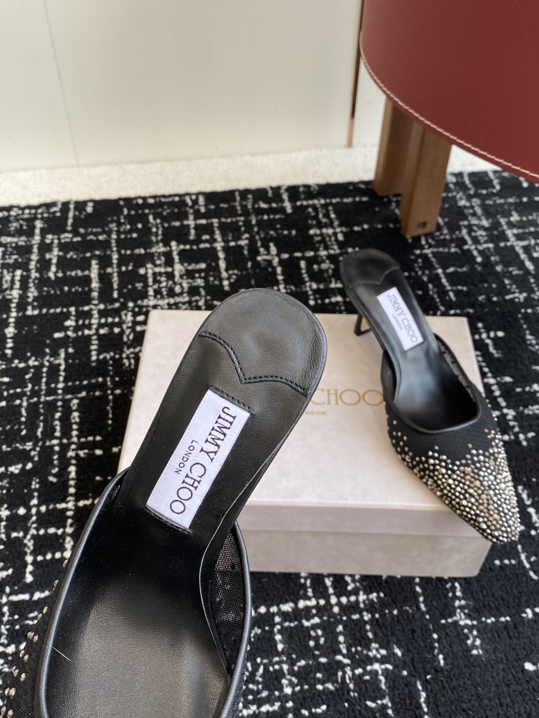 代购级
早春水晶钻扣凉鞋 拖鞋Jimmy Choo 周仰杰25春夏系列 重逢惊艳 优雅邂逅 碰撞之美 时