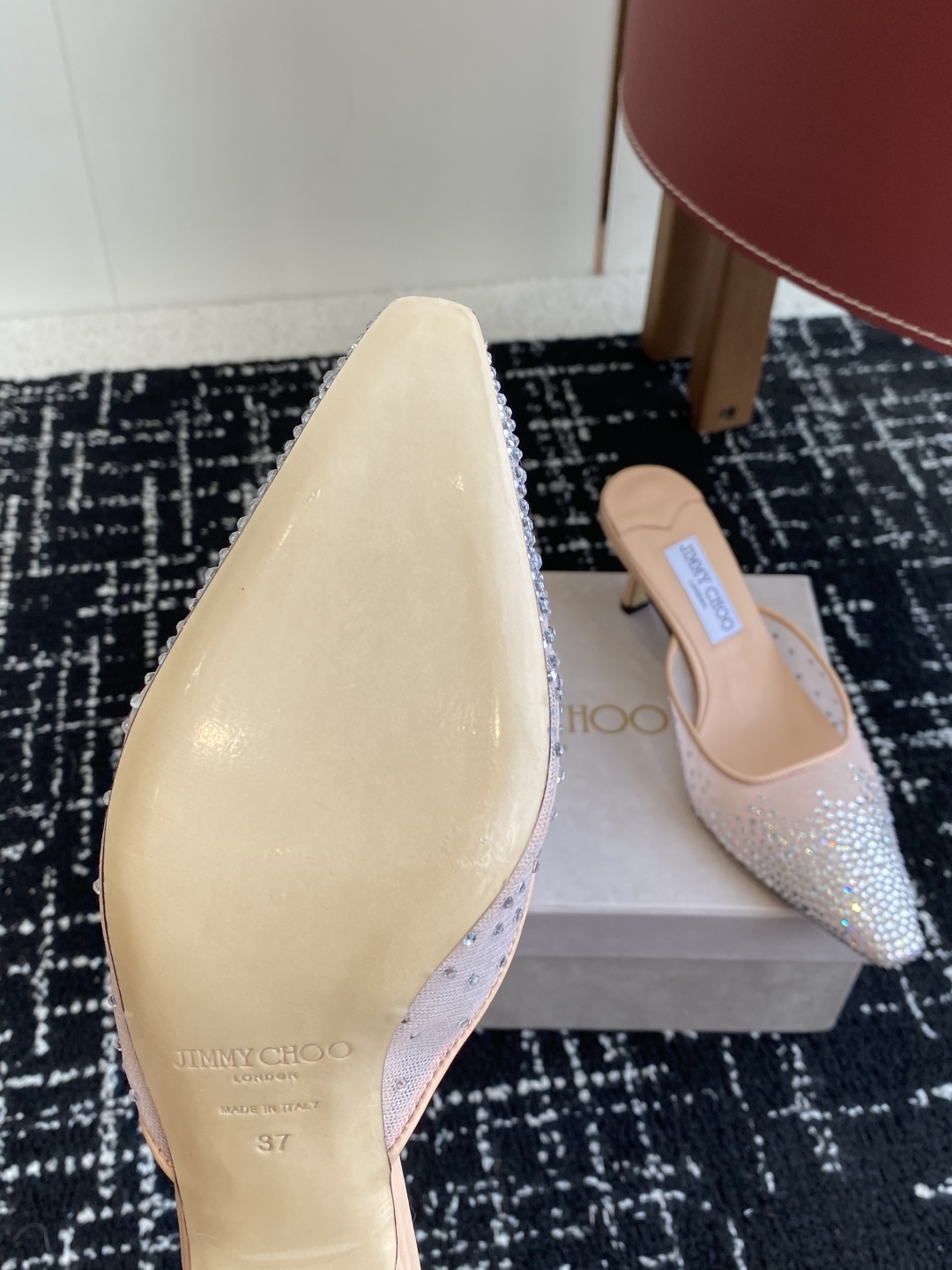 代购级
早春水晶钻扣凉鞋 拖鞋Jimmy Choo 周仰杰25春夏系列 重逢惊艳 优雅邂逅 碰撞之美 时