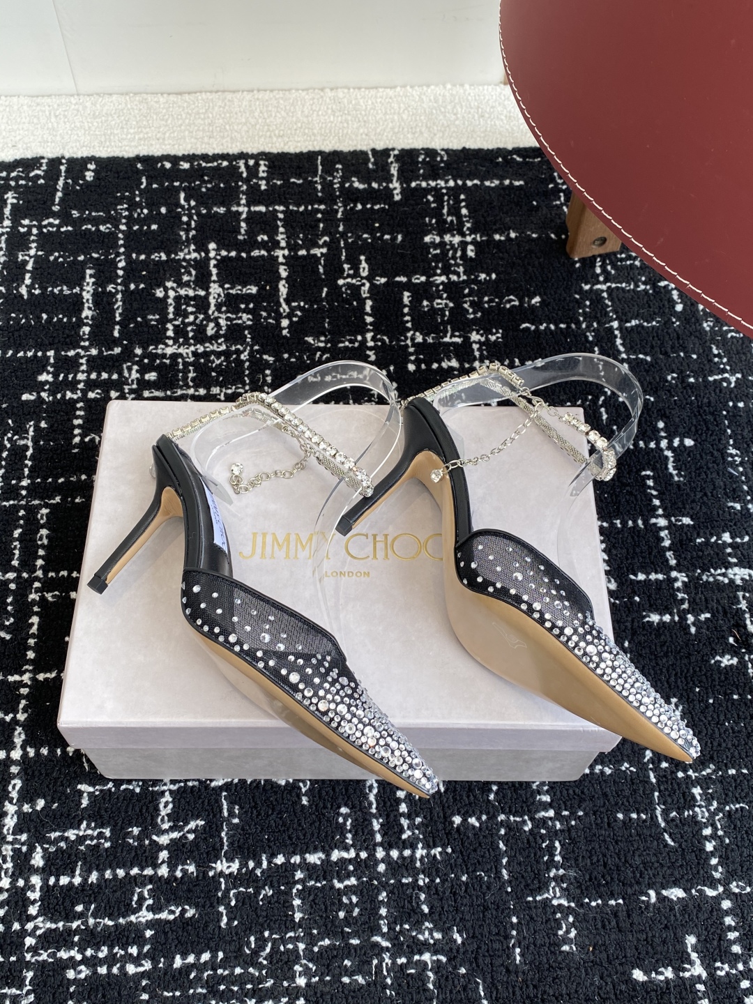 代购级
早春水晶钻扣凉鞋 拖鞋Jimmy Choo 周仰杰25春夏系列 重逢惊艳 优雅邂逅 碰撞之美 时