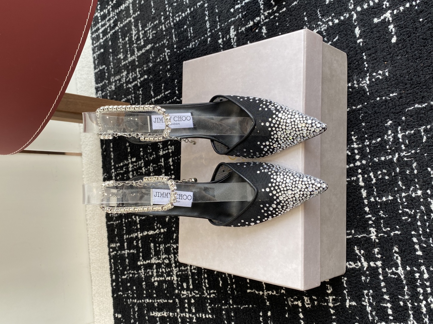 代购级
早春水晶钻扣凉鞋 拖鞋Jimmy Choo 周仰杰25春夏系列 重逢惊艳 优雅邂逅 碰撞之美 时