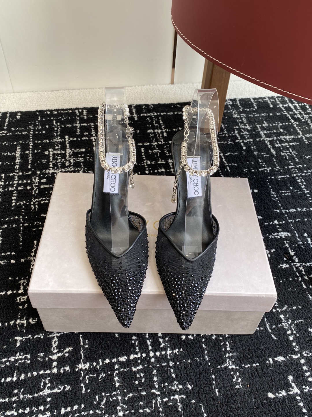 代购级
早春水晶钻扣凉鞋 拖鞋Jimmy Choo 周仰杰25春夏系列 重逢惊艳 优雅邂逅 碰撞之美 时