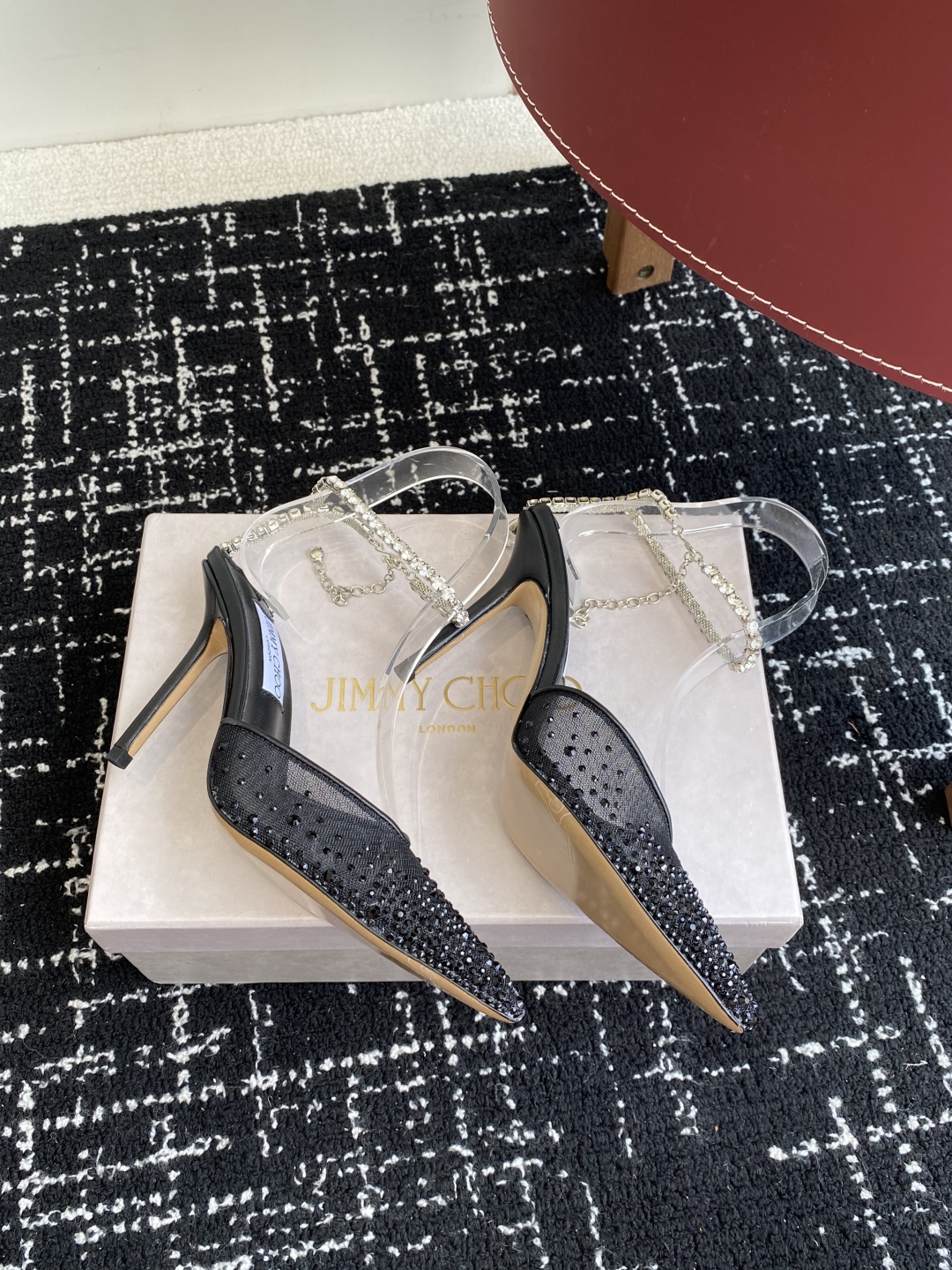 代购级
早春水晶钻扣凉鞋 拖鞋Jimmy Choo 周仰杰25春夏系列 重逢惊艳 优雅邂逅 碰撞之美 时