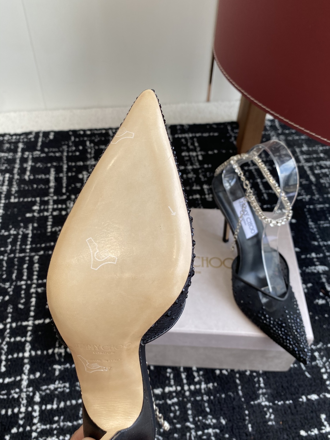 代购级
早春水晶钻扣凉鞋 拖鞋Jimmy Choo 周仰杰25春夏系列 重逢惊艳 优雅邂逅 碰撞之美 时