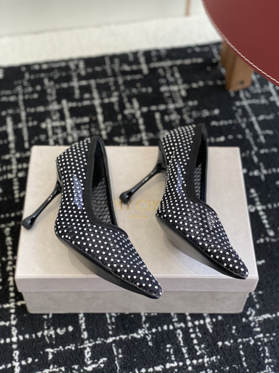 代购级
早春水晶钻面 凉鞋 单鞋Jimmy Choo 周仰杰25春夏系列 重逢惊艳 优雅邂逅 碰撞之美 
