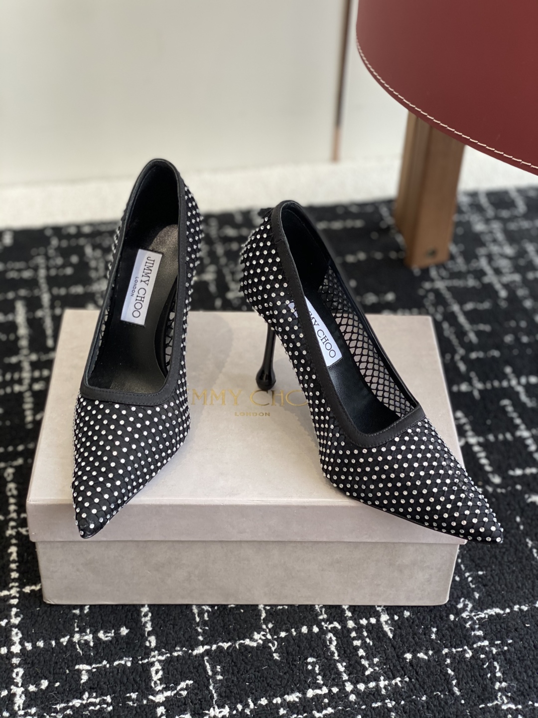 代购级
早春水晶钻面 凉鞋 单鞋Jimmy Choo 周仰杰25春夏系列 重逢惊艳 优雅邂逅 碰撞之美 