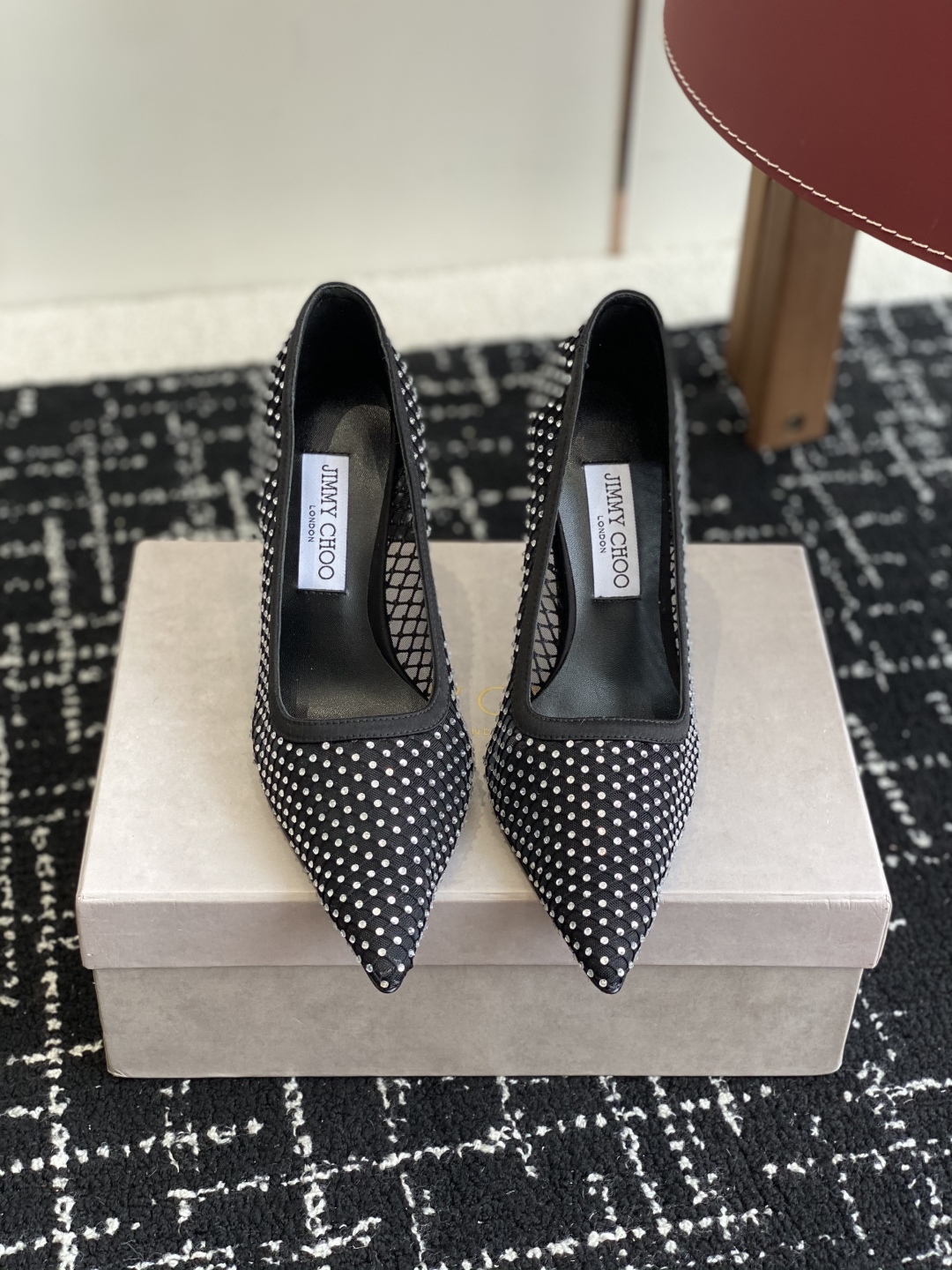 代购级
早春水晶钻面 凉鞋 单鞋Jimmy Choo 周仰杰25春夏系列 重逢惊艳 优雅邂逅 碰撞之美 