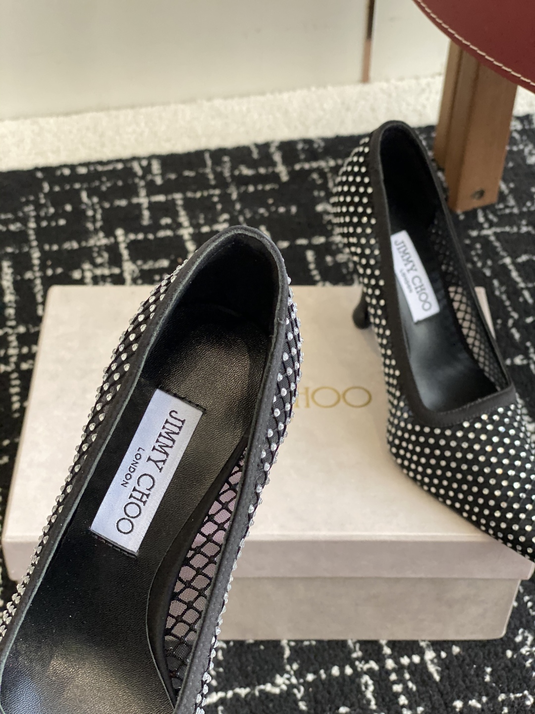 代购级
早春水晶钻面 凉鞋 单鞋Jimmy Choo 周仰杰25春夏系列 重逢惊艳 优雅邂逅 碰撞之美 
