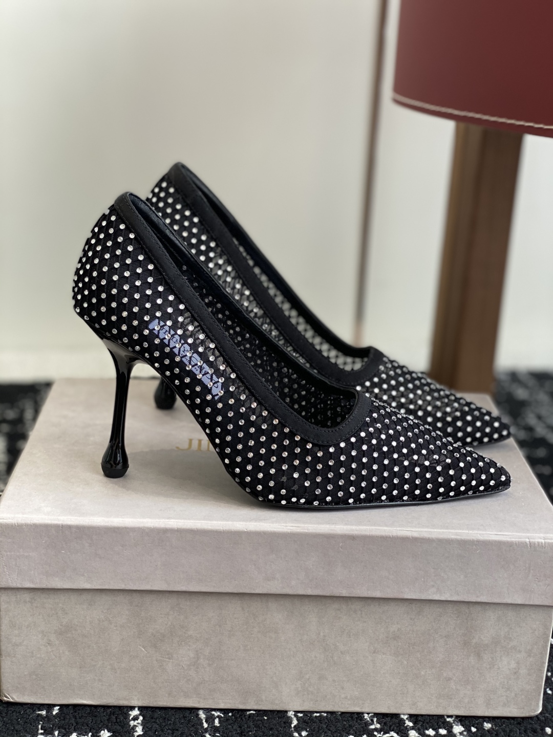 代购级
早春水晶钻面 凉鞋 单鞋Jimmy Choo 周仰杰25春夏系列 重逢惊艳 优雅邂逅 碰撞之美 