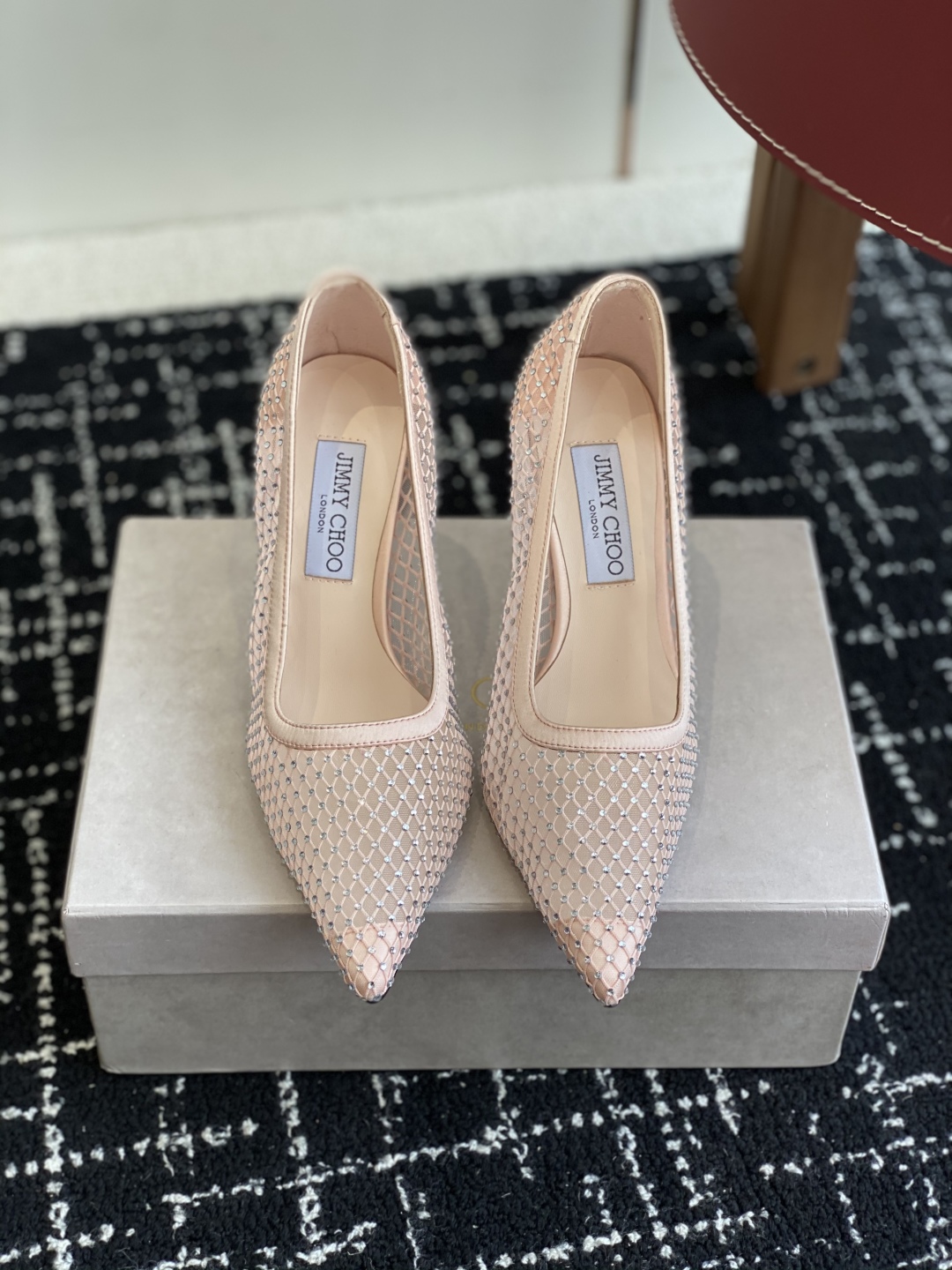 代购级
早春水晶钻面 凉鞋 单鞋Jimmy Choo 周仰杰25春夏系列 重逢惊艳 优雅邂逅 碰撞之美 