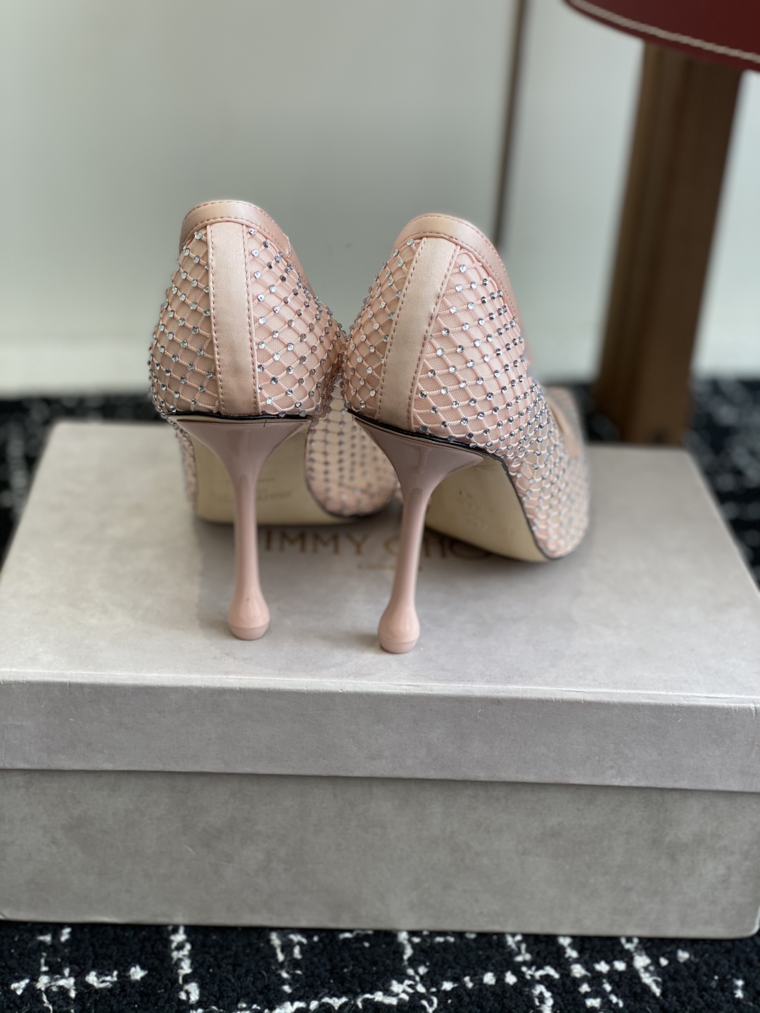 代购级
早春水晶钻面 凉鞋 单鞋Jimmy Choo 周仰杰25春夏系列 重逢惊艳 优雅邂逅 碰撞之美 
