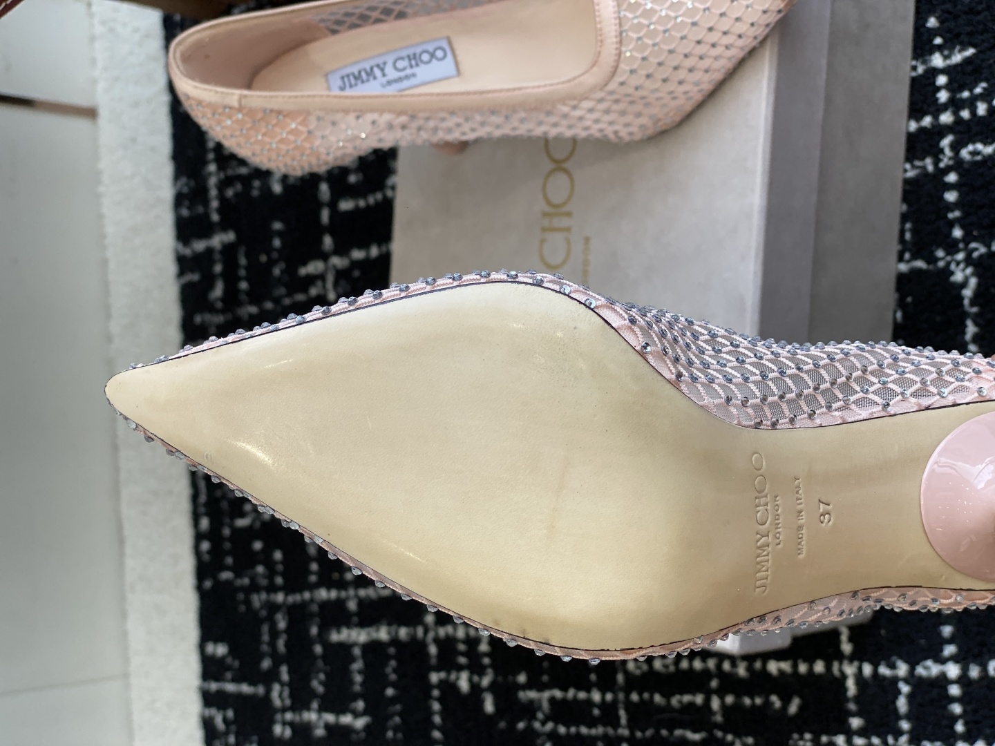代购级
早春水晶钻面 凉鞋 单鞋Jimmy Choo 周仰杰25春夏系列 重逢惊艳 优雅邂逅 碰撞之美 