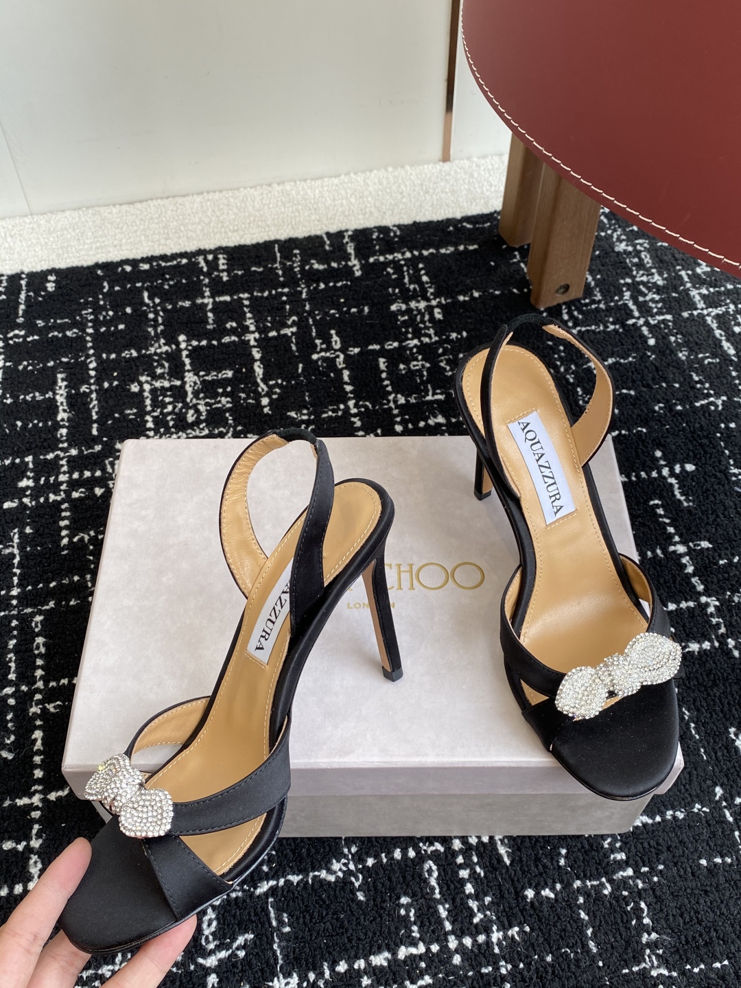 代购级
Aquazzura 24ss 惊艳火爆款、菠萝 王室贵族的钟爱雍容华贵、气质高雅、到手如图柜级品
