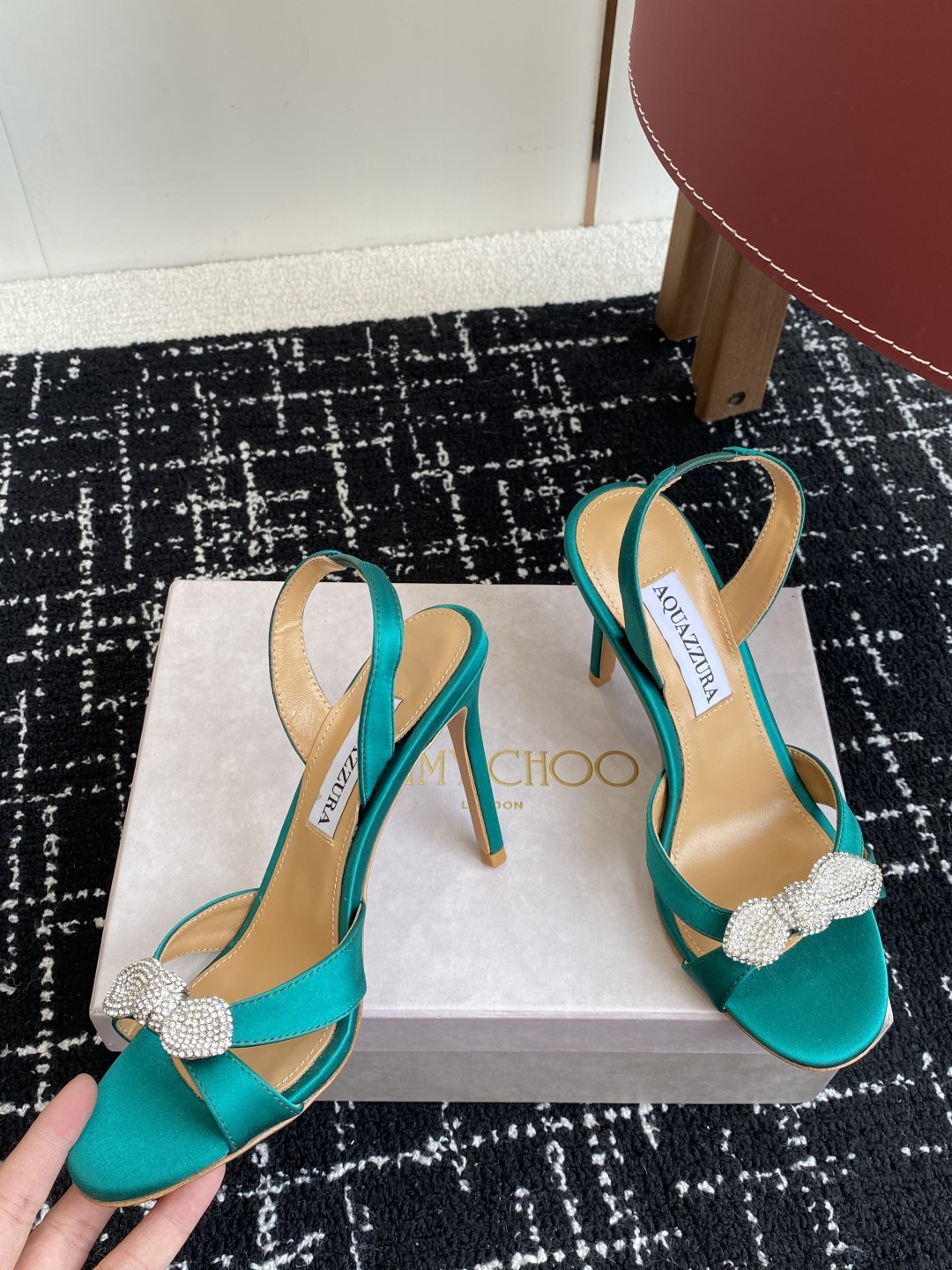 代购级
Aquazzura 24ss 惊艳火爆款、菠萝 王室贵族的钟爱雍容华贵、气质高雅、到手如图柜级品