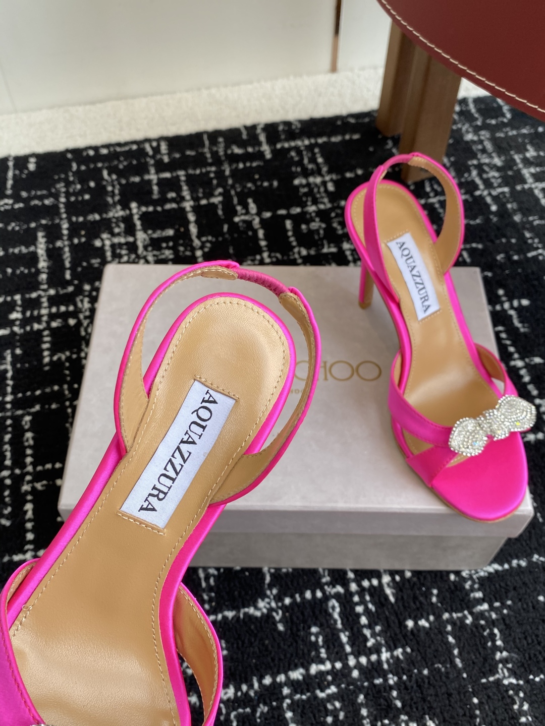 代购级
Aquazzura 24ss 惊艳火爆款、菠萝 王室贵族的钟爱雍容华贵、气质高雅、到手如图柜级品