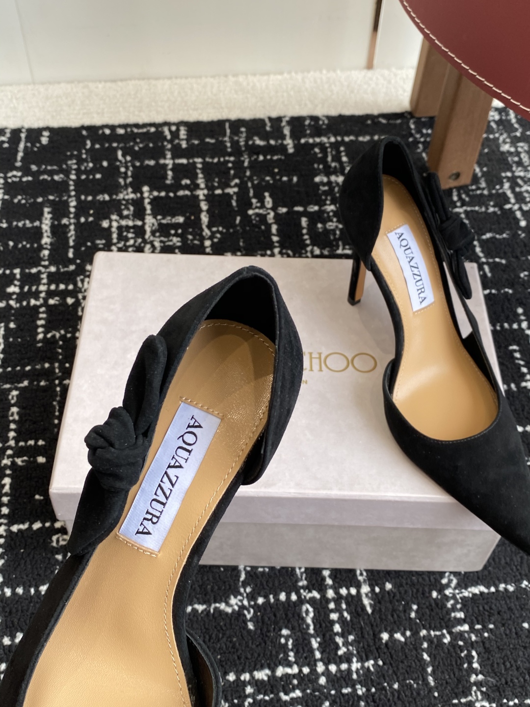 代购级
Aquazzura 25ss 惊艳火爆款、菠萝 王室贵族的钟爱雍容华贵、气质高雅、到手如图柜级品