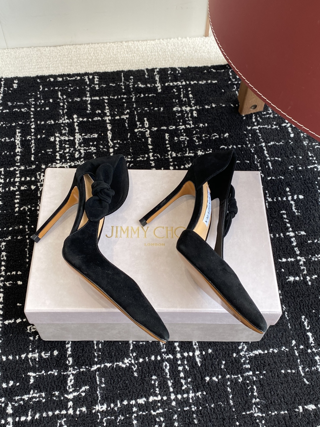 代购级
Aquazzura 25ss 惊艳火爆款、菠萝 王室贵族的钟爱雍容华贵、气质高雅、到手如图柜级品