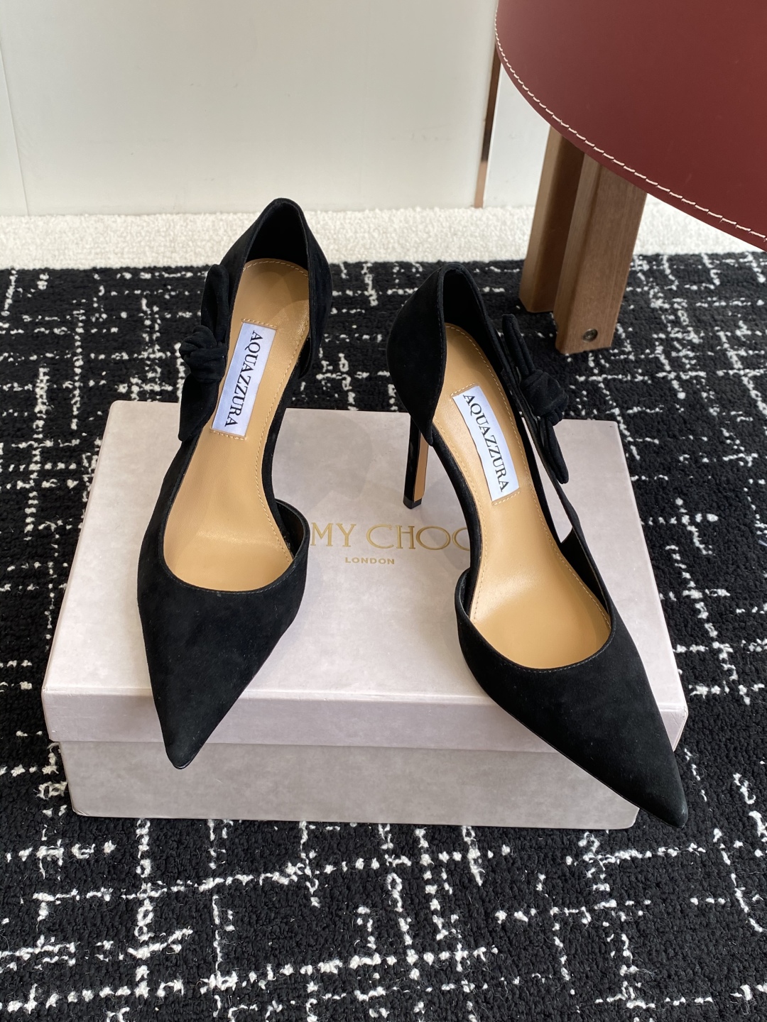 代购级
Aquazzura 25ss 惊艳火爆款、菠萝 王室贵族的钟爱雍容华贵、气质高雅、到手如图柜级品