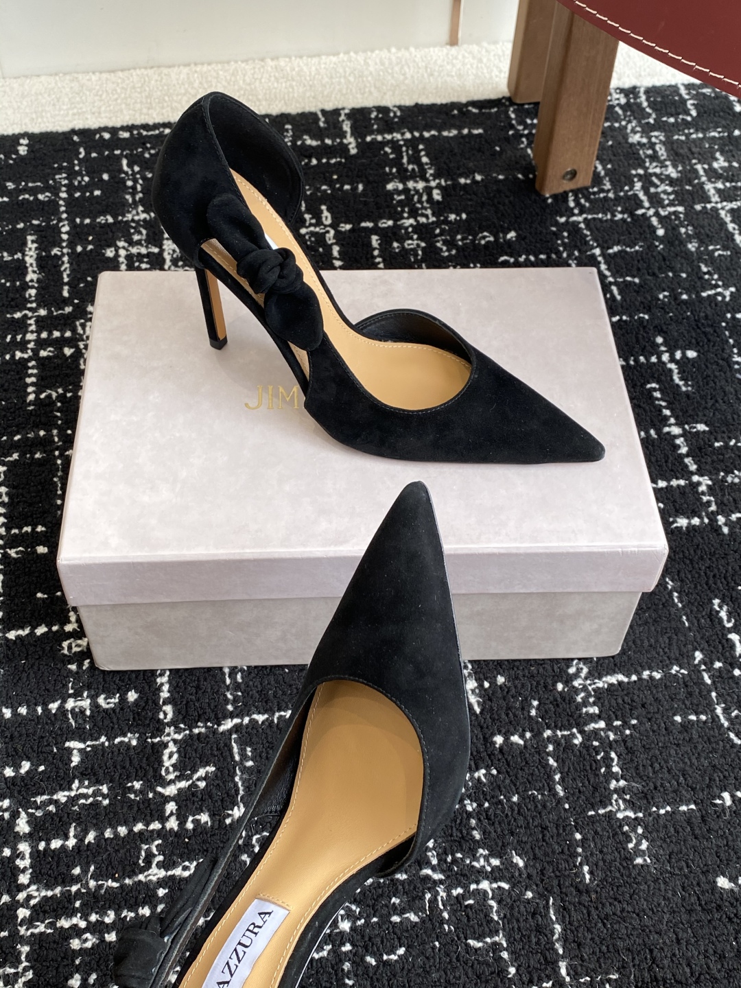 代购级
Aquazzura 25ss 惊艳火爆款、菠萝 王室贵族的钟爱雍容华贵、气质高雅、到手如图柜级品