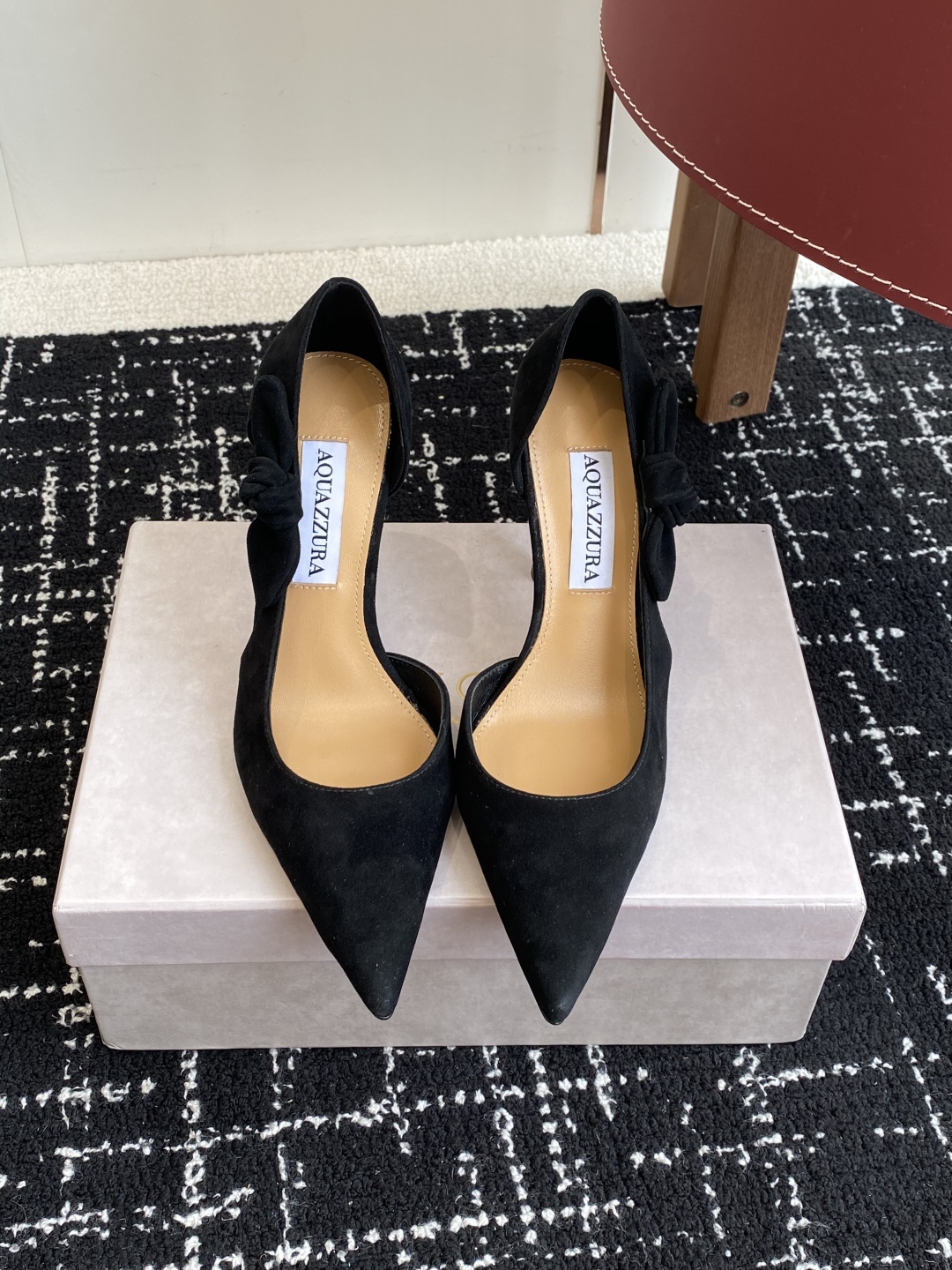 代购级
Aquazzura 25ss 惊艳火爆款、菠萝 王室贵族的钟爱雍容华贵、气质高雅、到手如图柜级品