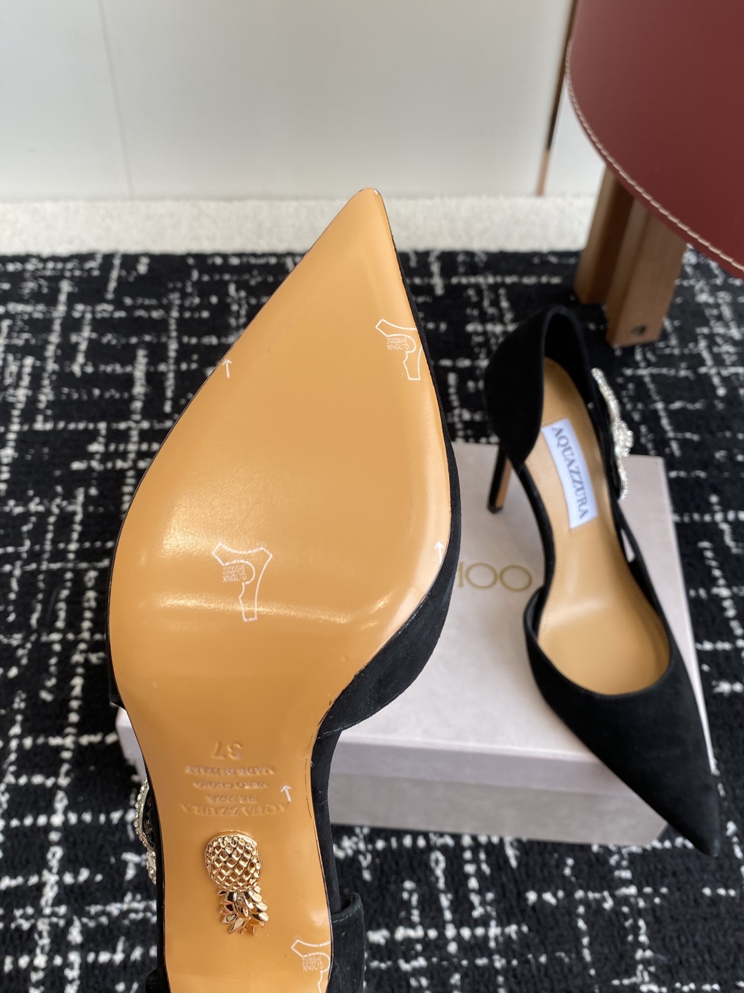 代购级
Aquazzura 25ss 惊艳火爆款、菠萝 王室贵族的钟爱雍容华贵、气质高雅、到手如图柜级品