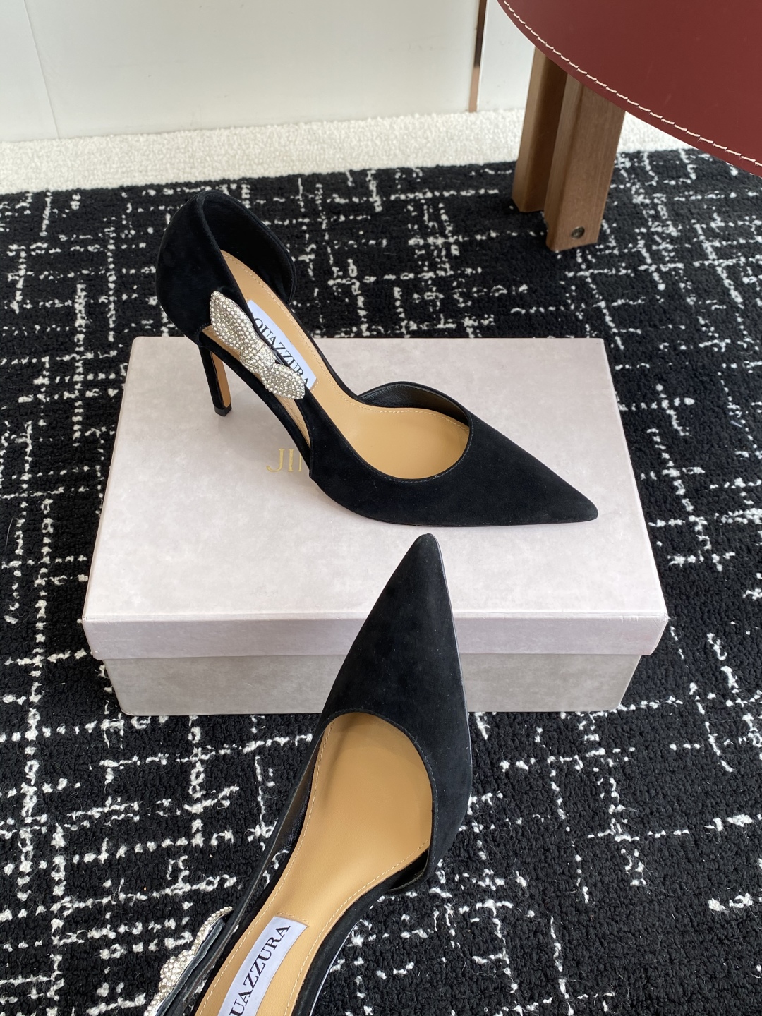 代购级
Aquazzura 25ss 惊艳火爆款、菠萝 王室贵族的钟爱雍容华贵、气质高雅、到手如图柜级品