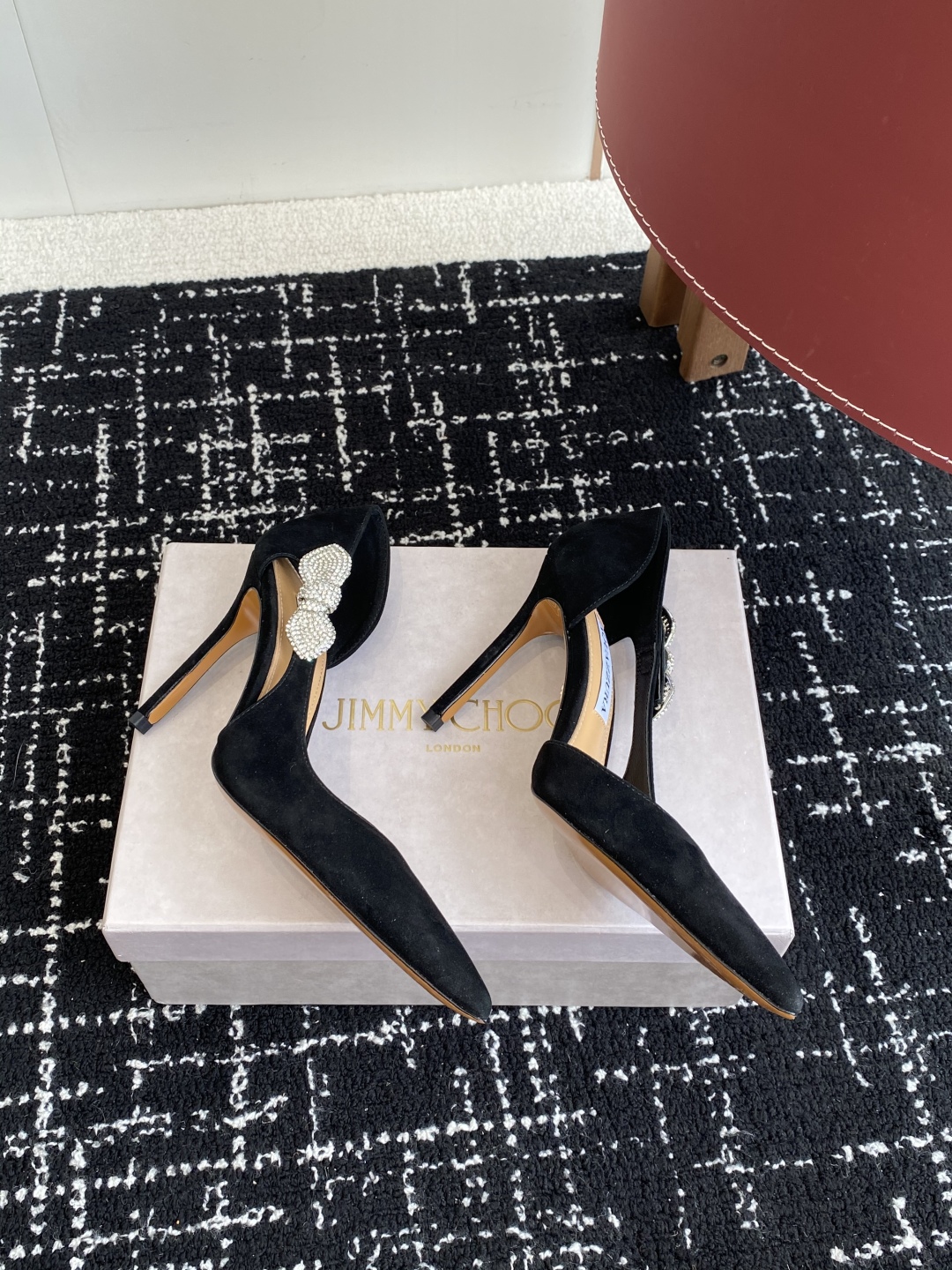 代购级
Aquazzura 25ss 惊艳火爆款、菠萝 王室贵族的钟爱雍容华贵、气质高雅、到手如图柜级品