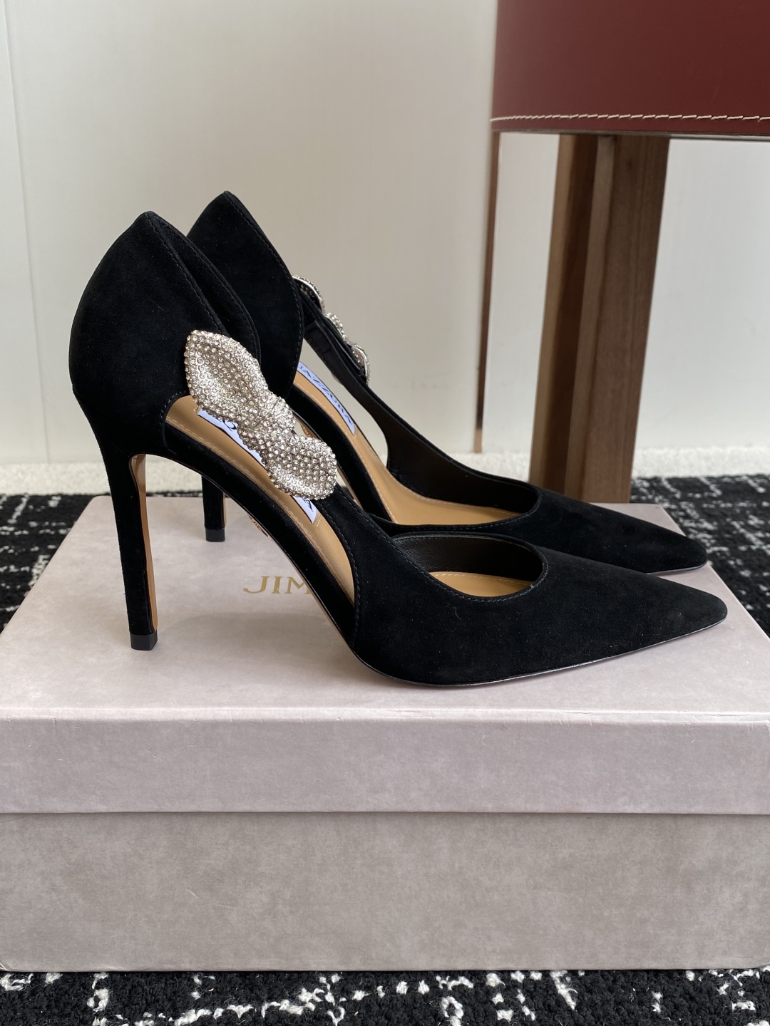 代购级
Aquazzura 25ss 惊艳火爆款、菠萝 王室贵族的钟爱雍容华贵、气质高雅、到手如图柜级品