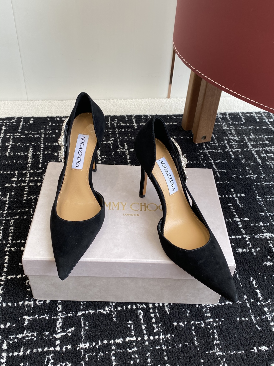 代购级
Aquazzura 25ss 惊艳火爆款、菠萝 王室贵族的钟爱雍容华贵、气质高雅、到手如图柜级品