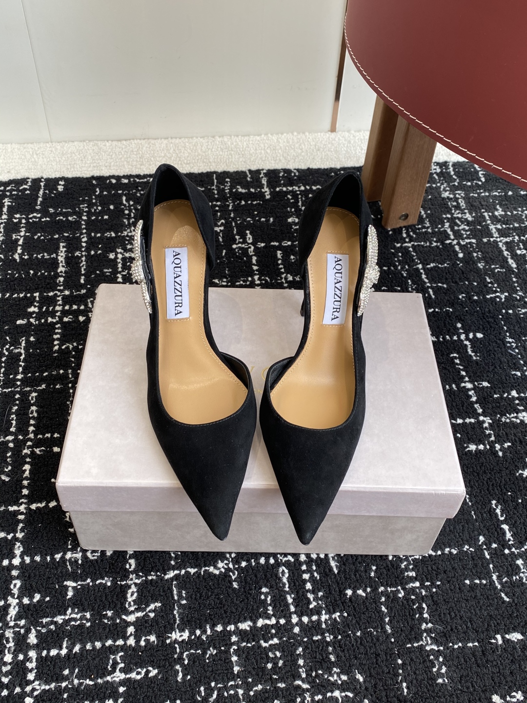 代购级
Aquazzura 25ss 惊艳火爆款、菠萝 王室贵族的钟爱雍容华贵、气质高雅、到手如图柜级品
