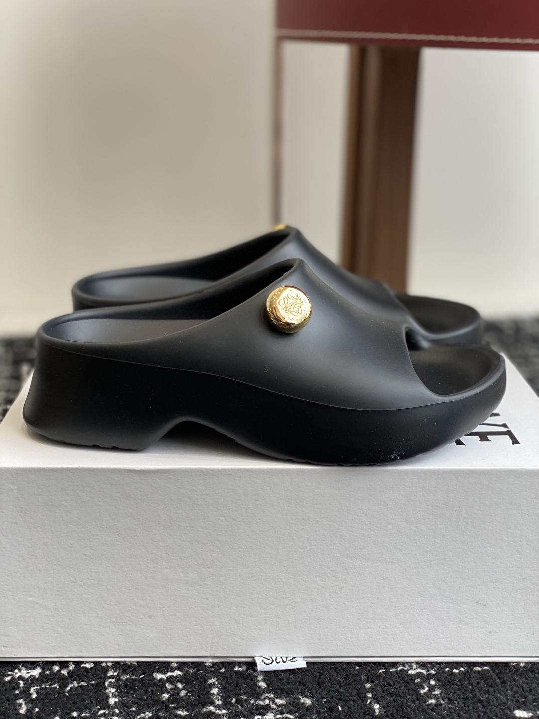 代购级
罗意威 LOEWE 24s春夏新款 Ease 泡泡夹脚 沙滩鞋 凉拖鞋 

原版购入开发做货  
