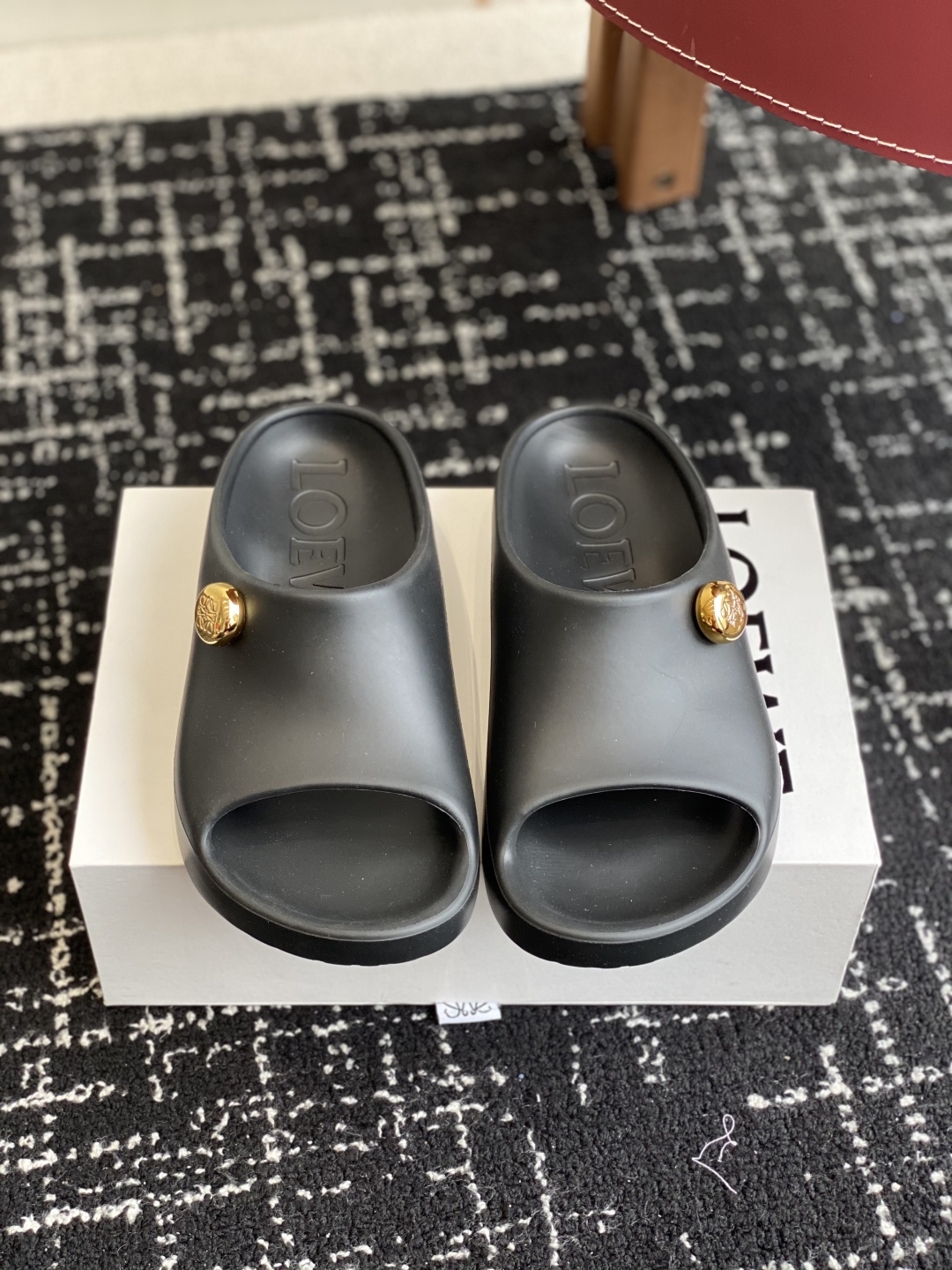 代购级
罗意威 LOEWE 24s春夏新款 Ease 泡泡夹脚 沙滩鞋 凉拖鞋 

原版购入开发做货  