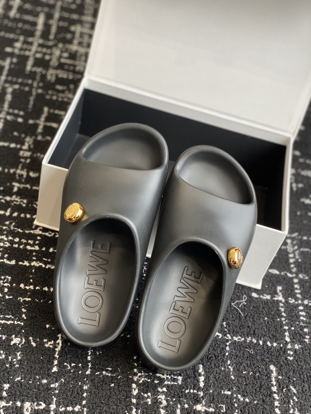 代购级
罗意威 LOEWE 24s春夏新款 Ease 泡泡夹脚 沙滩鞋 凉拖鞋 

原版购入开发做货  