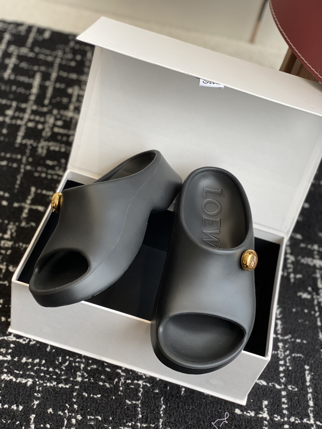 代购级
罗意威 LOEWE 24s春夏新款 Ease 泡泡夹脚 沙滩鞋 凉拖鞋 

原版购入开发做货  