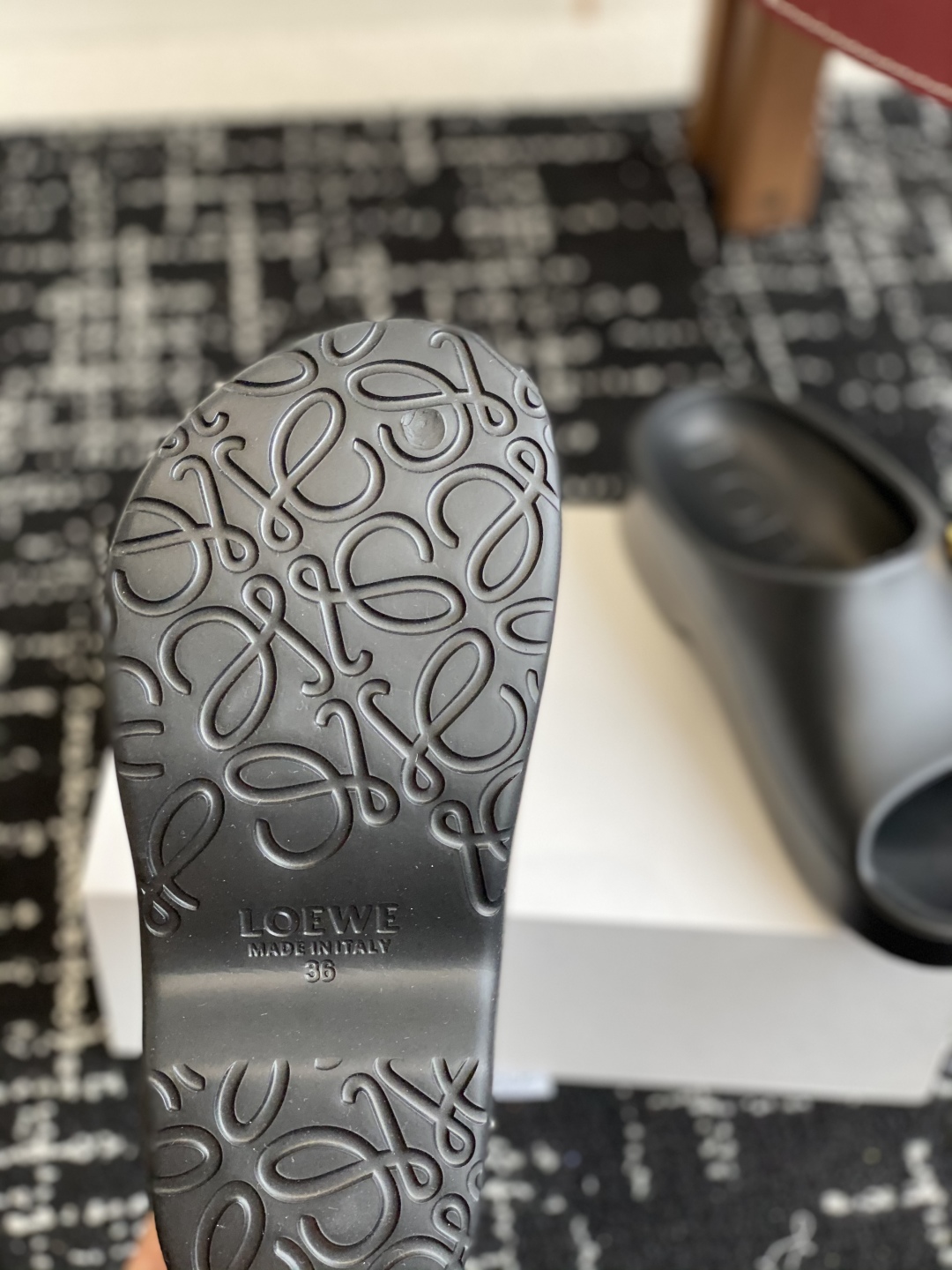 代购级
罗意威 LOEWE 24s春夏新款 Ease 泡泡夹脚 沙滩鞋 凉拖鞋 

原版购入开发做货  