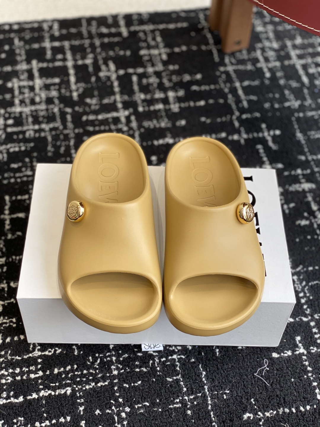 代购级
罗意威 LOEWE 24s春夏新款 Ease 泡泡夹脚 沙滩鞋 凉拖鞋 

原版购入开发做货  