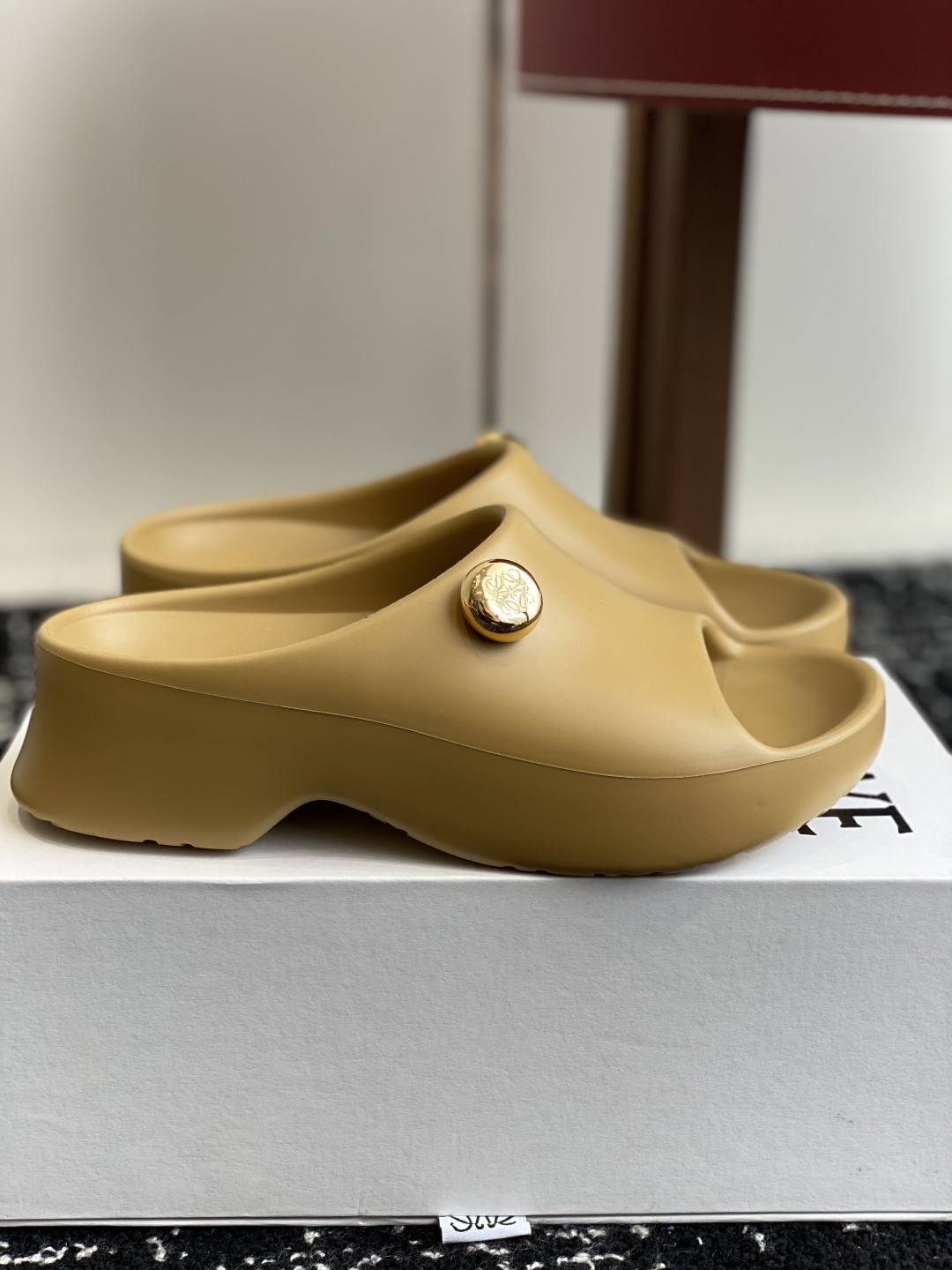 代购级
罗意威 LOEWE 24s春夏新款 Ease 泡泡夹脚 沙滩鞋 凉拖鞋 

原版购入开发做货  